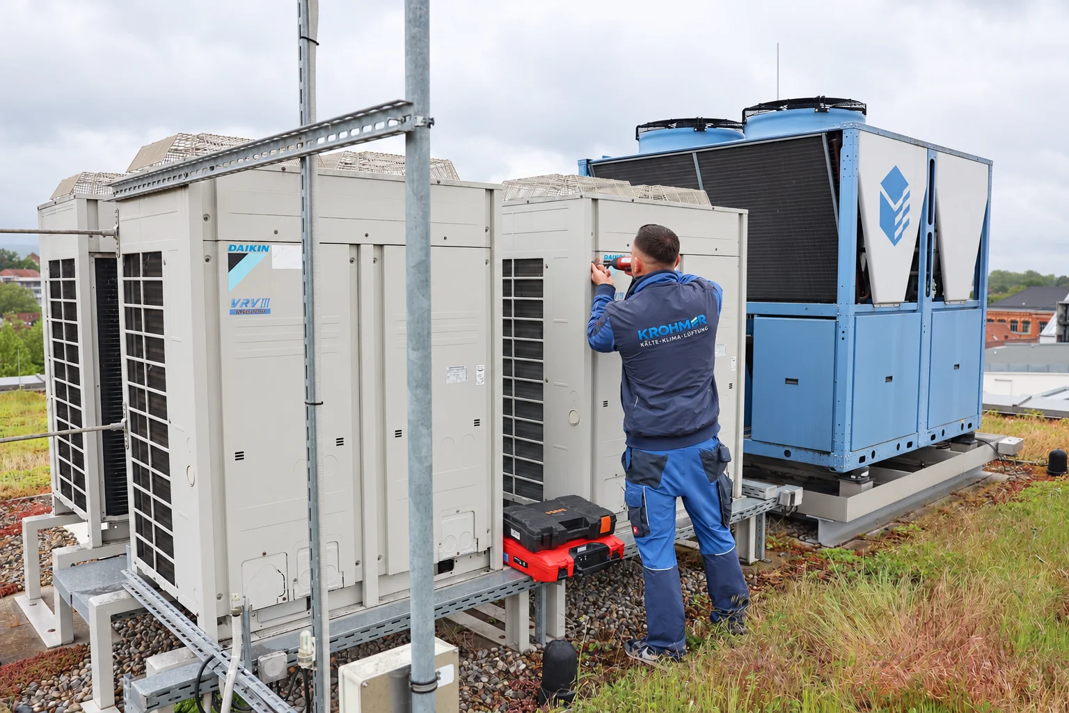 Wartung einer großen klimatechnischen Anlage
