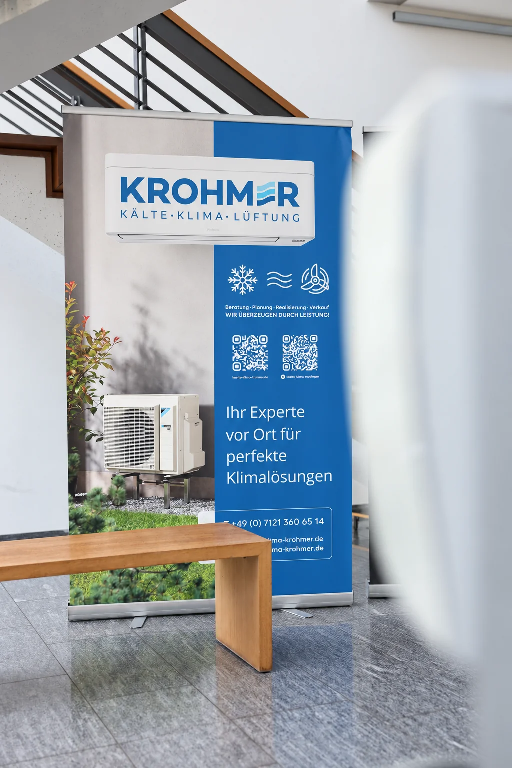Krohmer-Firmenbanner am Eingangsbereich